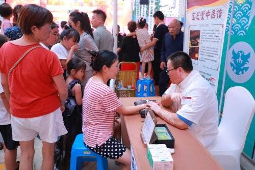 傳承中醫(yī)文化，守護(hù)銀齡健康——成都寶芝堂中醫(yī)館受邀參加2025天府銀齡芳華藝術(shù)團(tuán)節(jié)目展演暨養(yǎng)生服務(wù)活動