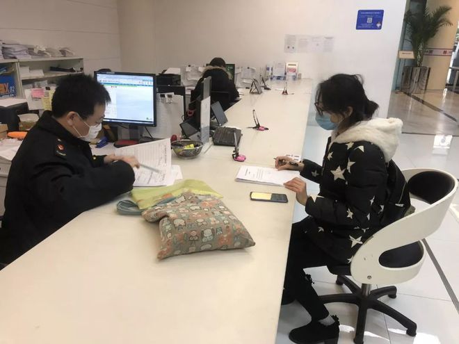 抗擊疫情，寶山市場監(jiān)管“店小二”在行動——嚴把消毒器械銷售關(guān)
